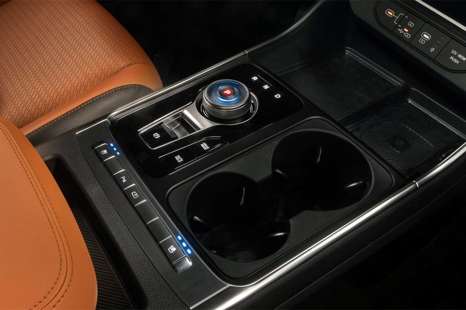 Center Controls of كيا كرنفال Center Controls of كيا كرنفال