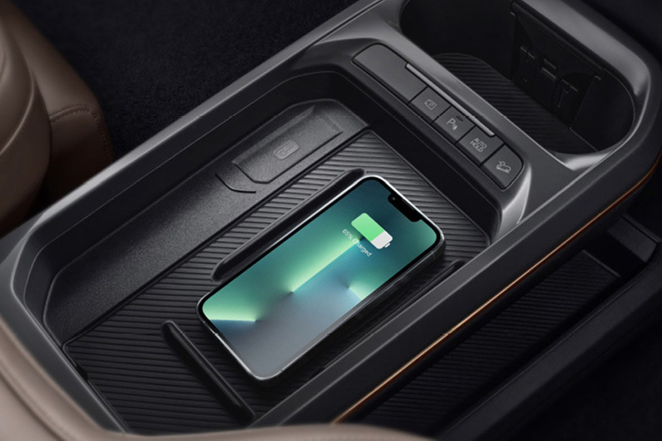 Power Accessories Outlet View of KIA EV5 Power Accessories Outlet View of KIA EV5