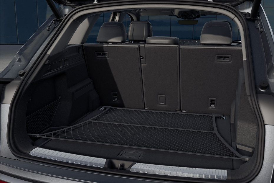 Storage Closer View of Audi Q5 Storage Closer View of Audi Q5