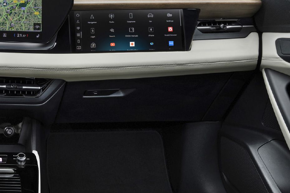 أودي كيو 6 إي-ترون Glove Box أودي كيو 6 إي-ترون Glove Box