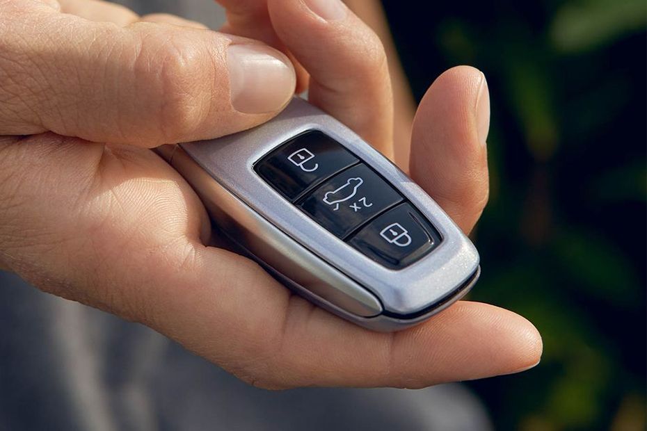 أودي A8 L Keychain Fob أودي A8 L Keychain Fob