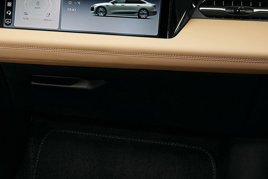 أودي A6L إي-ترون Glove Box أودي A6L إي-ترون Glove Box