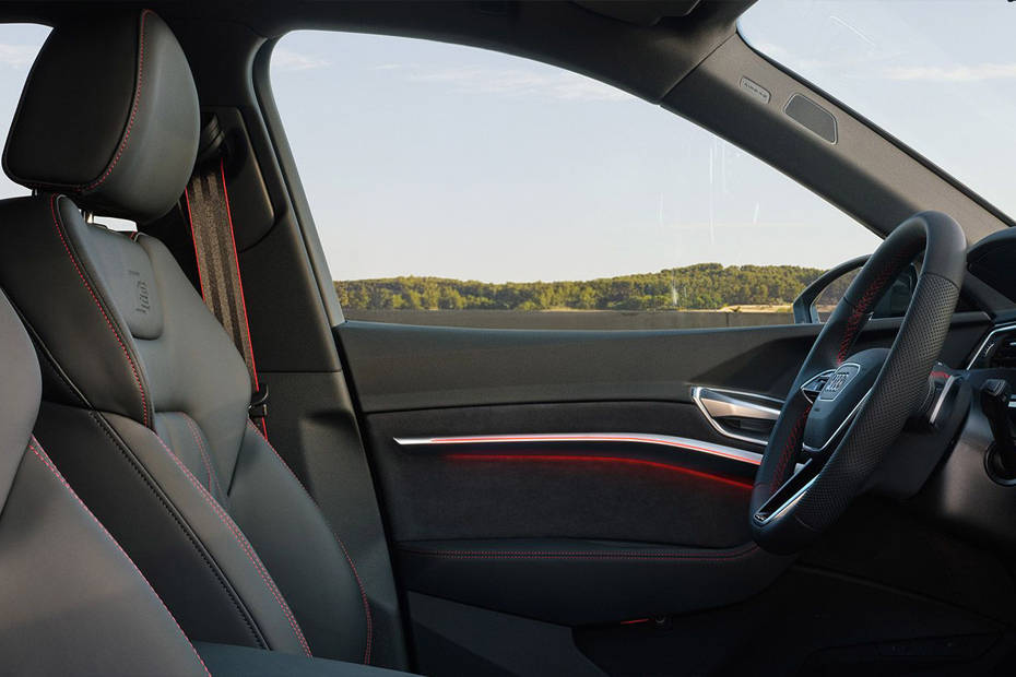 Q8 إي-ترون Passenger Seat Q8 إي-ترون Passenger Seat