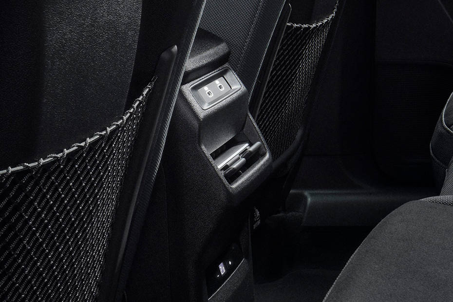 كيو 3 2026 Rear AC Controls كيو 3 2026 Rear AC Controls