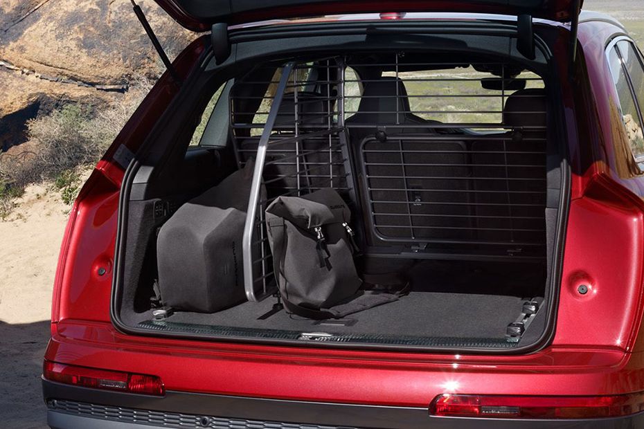 Q7 Trunk Open Q7 Trunk Open
