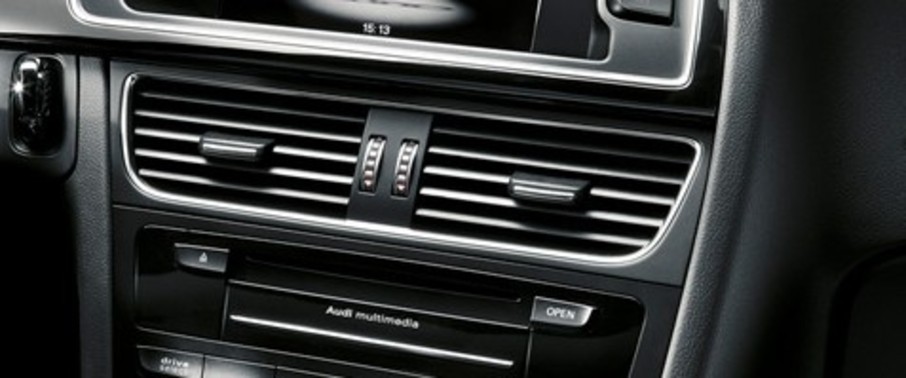 Front AC Controls of Audi RS4 Avant Front AC Controls of Audi RS4 Avant