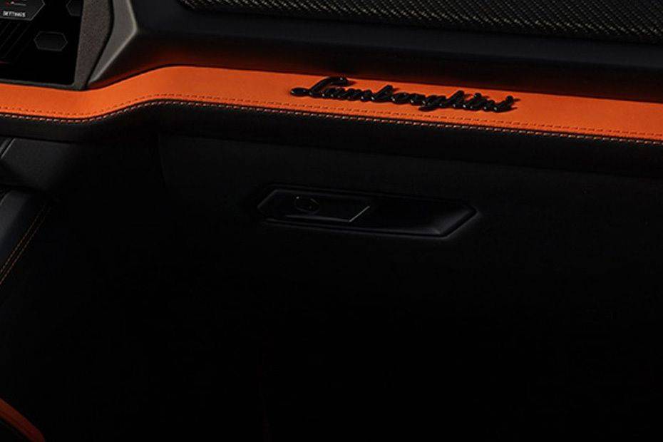 door handle interior of لامبورجيني أوروس door handle interior of لامبورجيني أوروس
