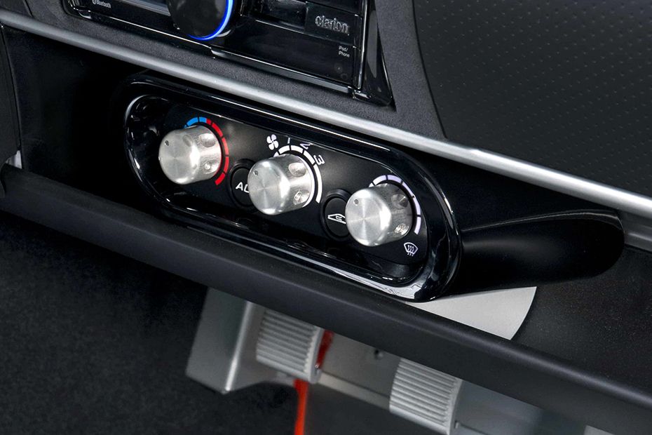 Front AC Controls of لوتس Exige Front AC Controls of لوتس Exige