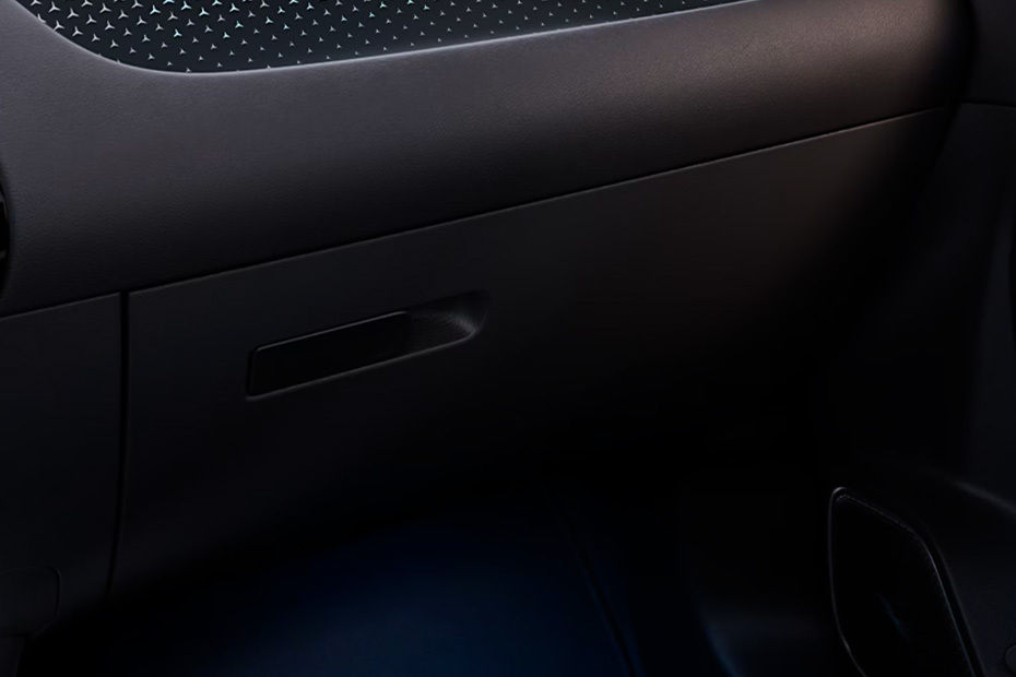 مرسيدس بنز EQA Glove Box