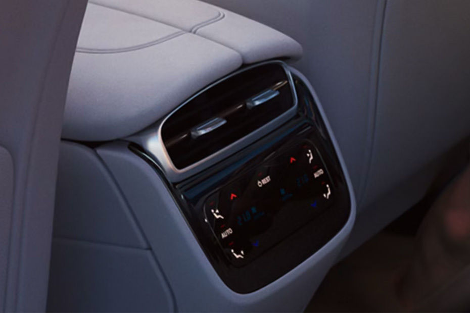 إي كيو إس إس يو في Rear AC Controls