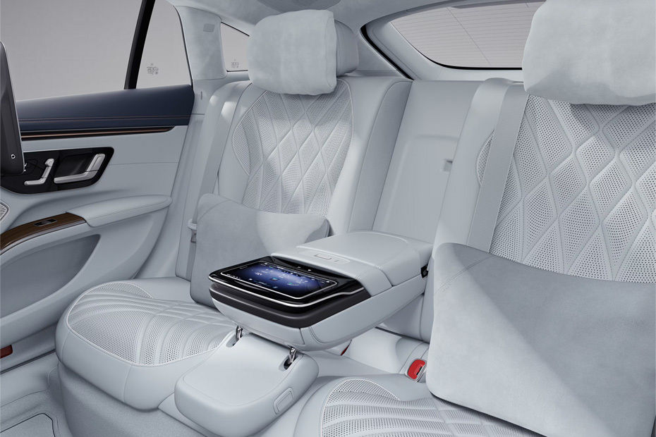 مرسيدس بنز إيه إم جي إي كيو إس Rear Seats