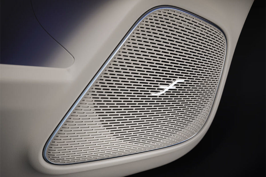 Speakers View of Mercedes-Benz AMG GLA