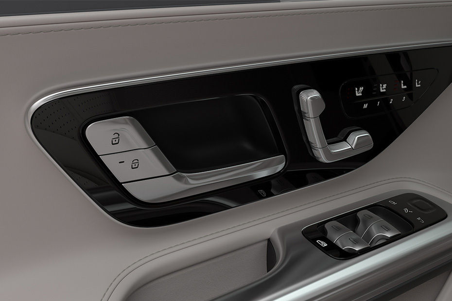 door handle interior of مرسيدس بنز إيه إم جي إس إل 2026 