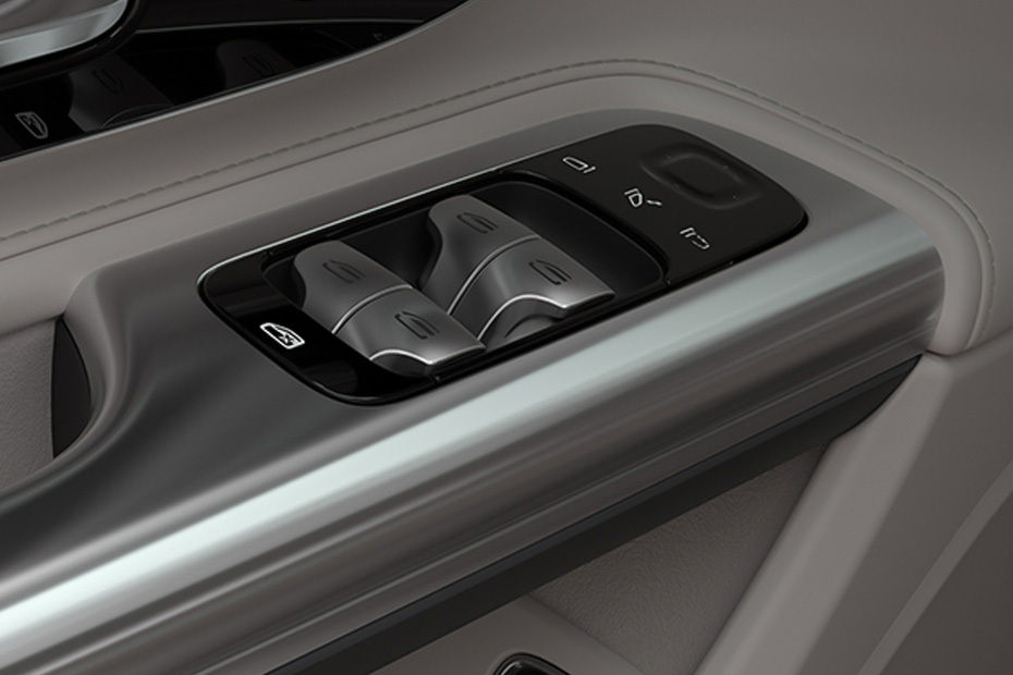 مرسيدس بنز إيه إم جي إس إل 2026  Drivers Side In Side Door Controls
