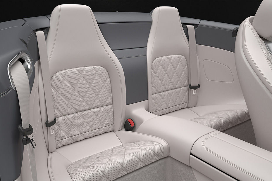 مرسيدس بنز إيه إم جي إس إل 2026  Rear Seats