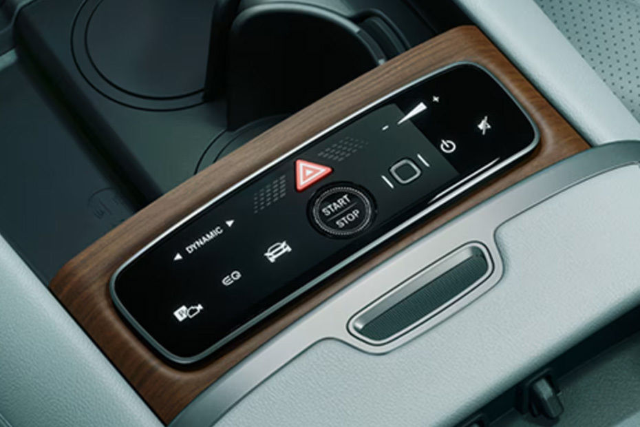 Center Controls of مرسيدس بنز إيه إم جي إي كيو إي إس يو في