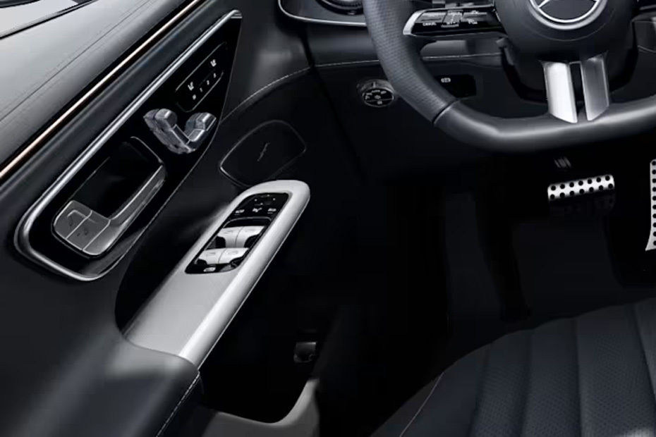 مرسيدس بنز إيه إم جي إي كيو إي إس يو في Drivers Side In Side Door Controls
