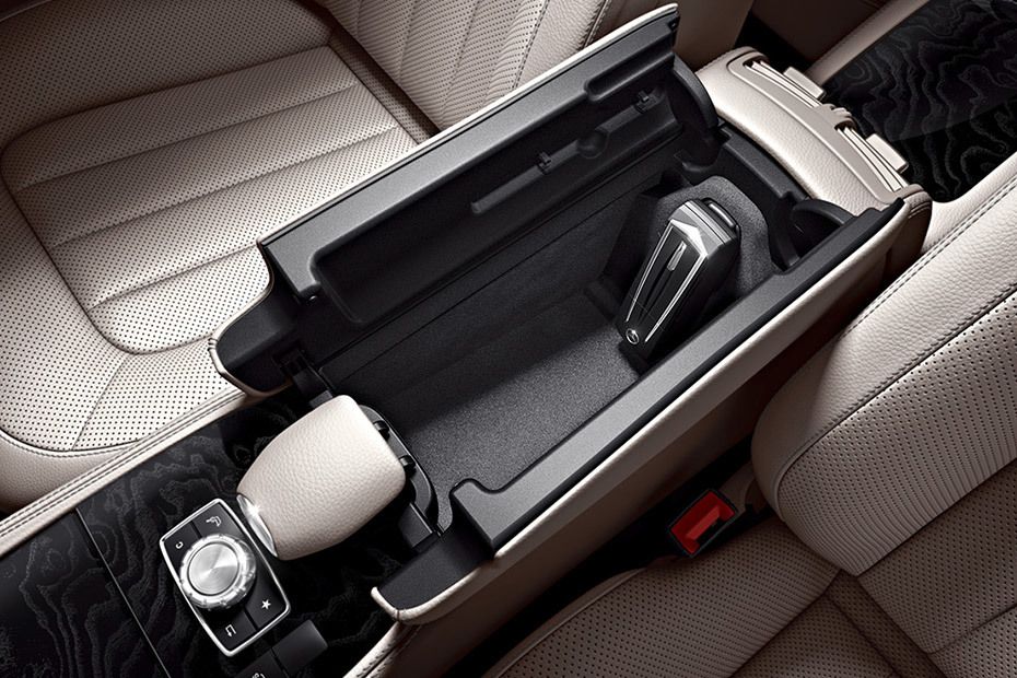 CLS-Class Coupe Front Center Divider CLS-Class Coupe Front Center Divider