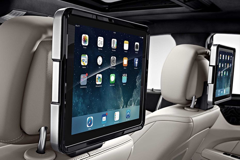 Rear Seat Entertainment of Mercedes-Benz CLS-Class Coupe Rear Seat Entertainment of Mercedes-Benz CLS-Class Coupe