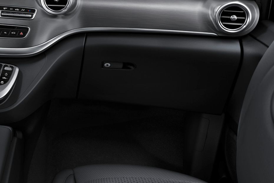 مرسيدس بنز الفئة V Glove Box مرسيدس بنز الفئة V Glove Box