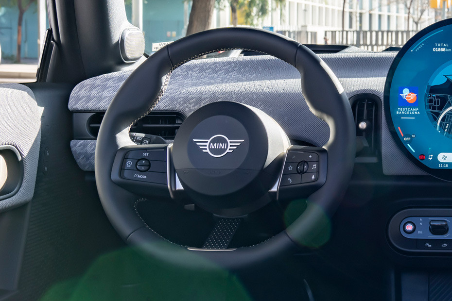 ميني كونفرتيبل Steering Wheel ميني كونفرتيبل Steering Wheel