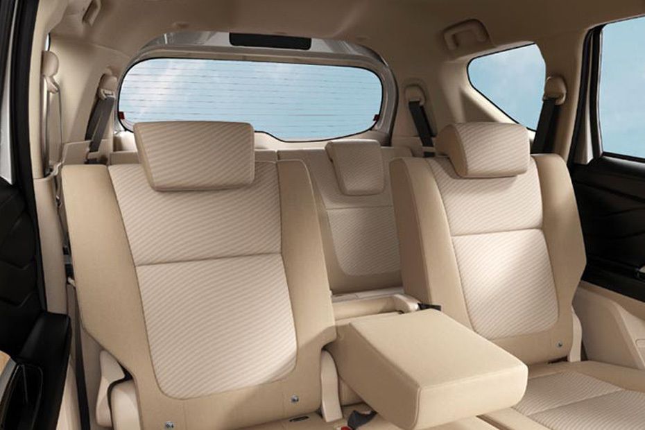 ميتسوبيشي إكسباندر Front And Rear Seats Together ميتسوبيشي إكسباندر Front And Rear Seats Together
