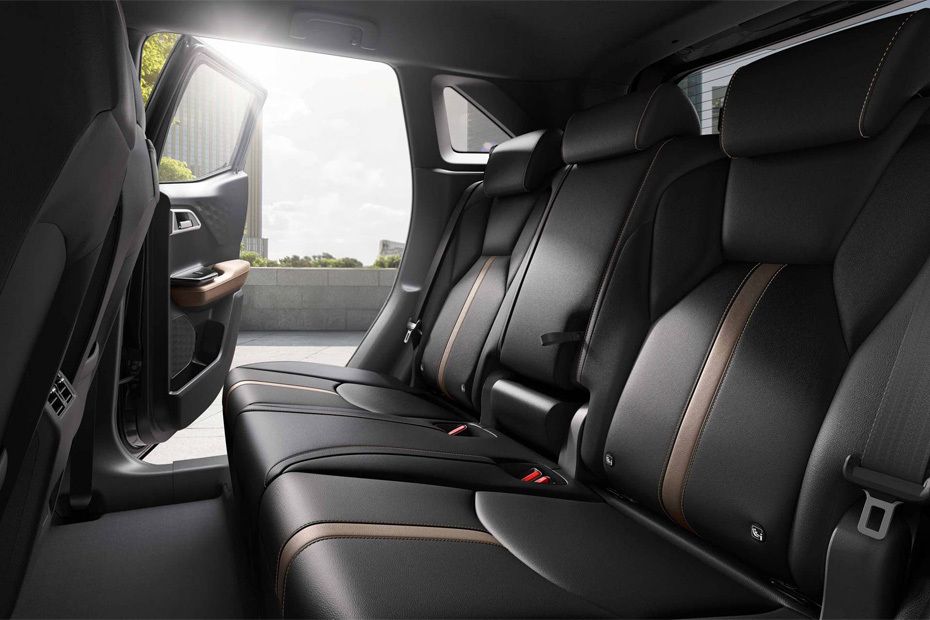 ميتسوبيشي إكس فورس Rear Seats ميتسوبيشي إكس فورس Rear Seats