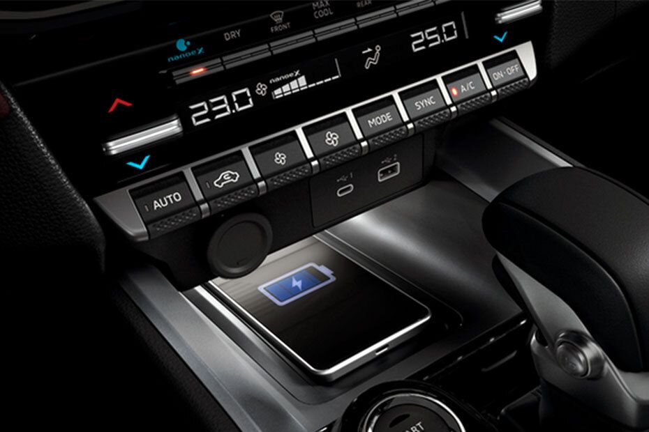 Center Controls of Mitsubishi Destinator