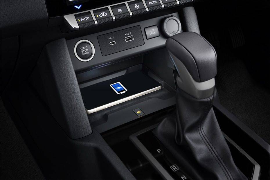 Power Accessories Outlet View of Mitsubishi L200 Power Accessories Outlet View of Mitsubishi L200