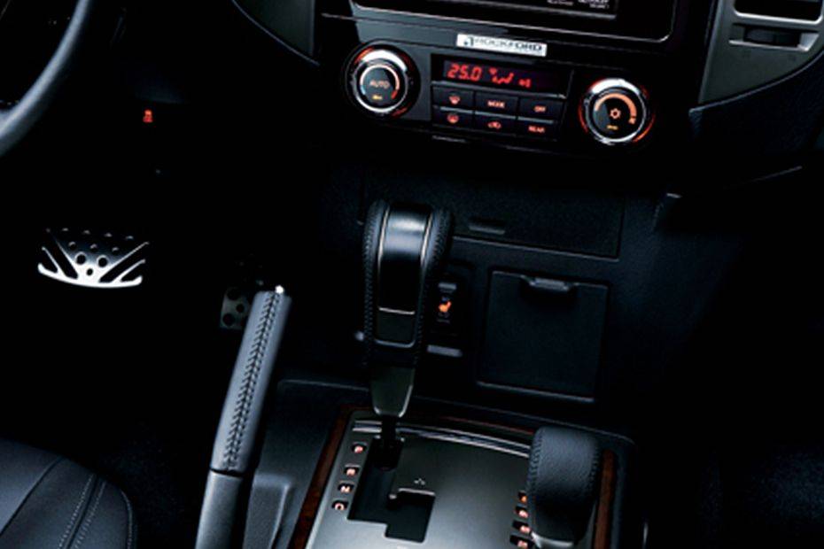 ميتسوبيشي Pajero Gear Shifter ميتسوبيشي Pajero Gear Shifter