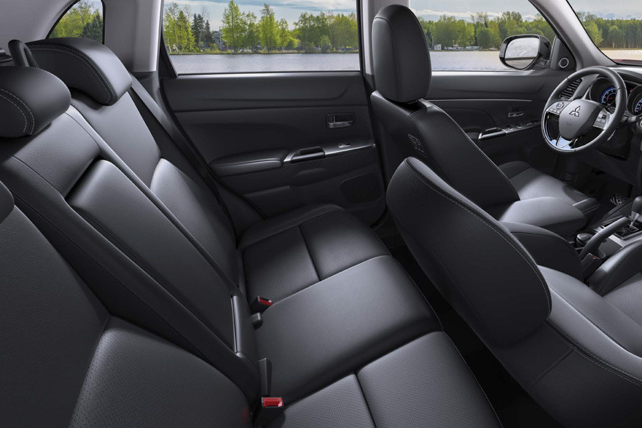 ميتسوبيشي ASX Front And Rear Seats Together ميتسوبيشي ASX Front And Rear Seats Together