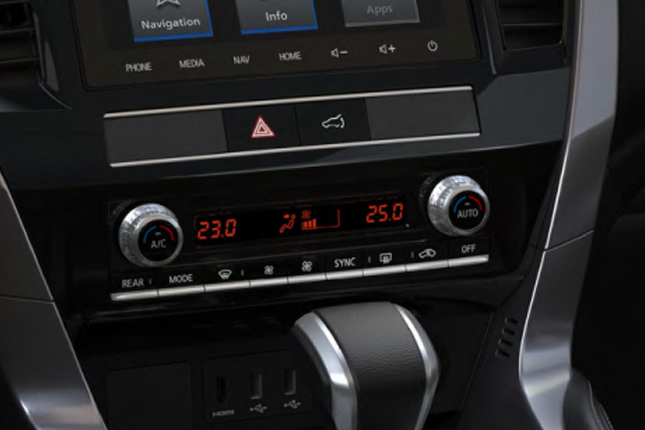 Front AC Controls of ميتسوبيشي مونتيرو سبورت Front AC Controls of ميتسوبيشي مونتيرو سبورت