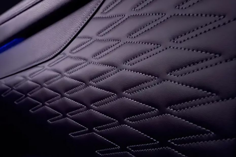 نيسان إلجراند Upholstery Details