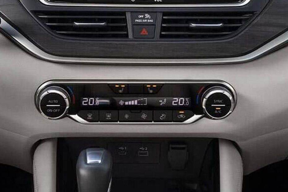 Front AC Controls of نيسان ألتيما Front AC Controls of نيسان ألتيما