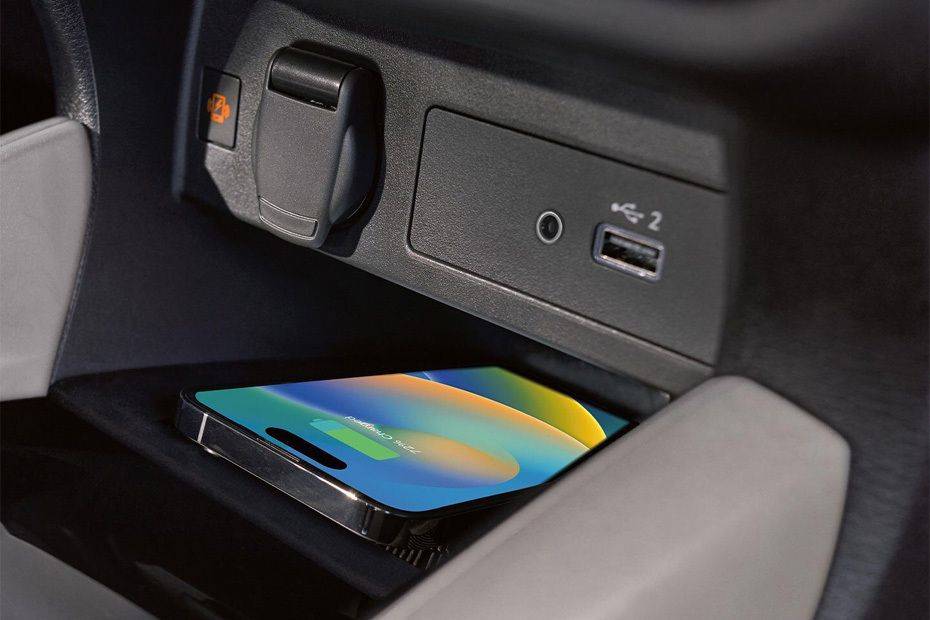 Power Accessories Outlet View of Nissan Sunny Power Accessories Outlet View of Nissan Sunny