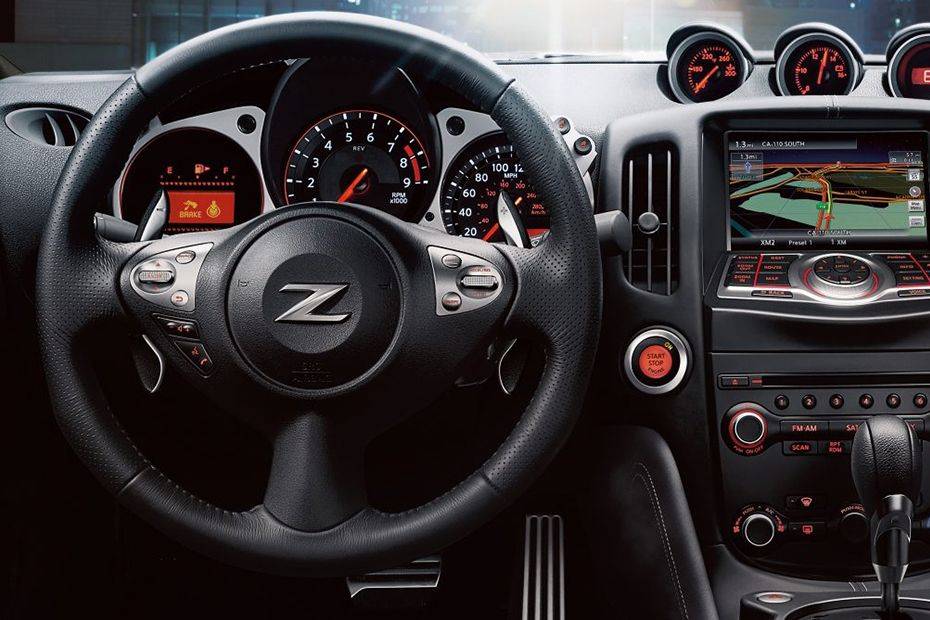 نيسان 370Z Coupe Steering Wheel نيسان 370Z Coupe Steering Wheel