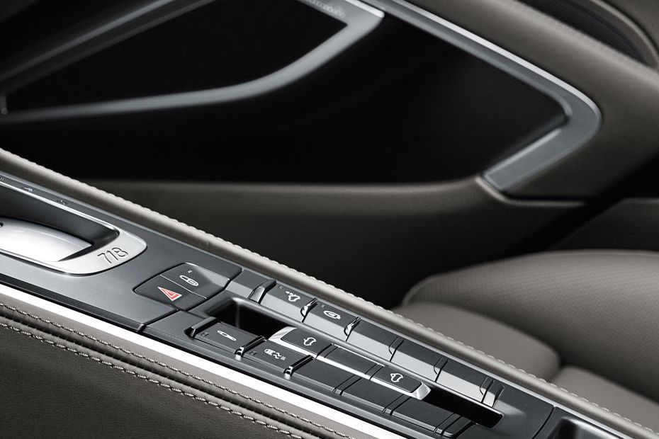 Center Controls of Porsche 718 Center Controls of Porsche 718