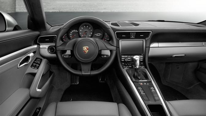 Dashboard View of 911 Carrera 4