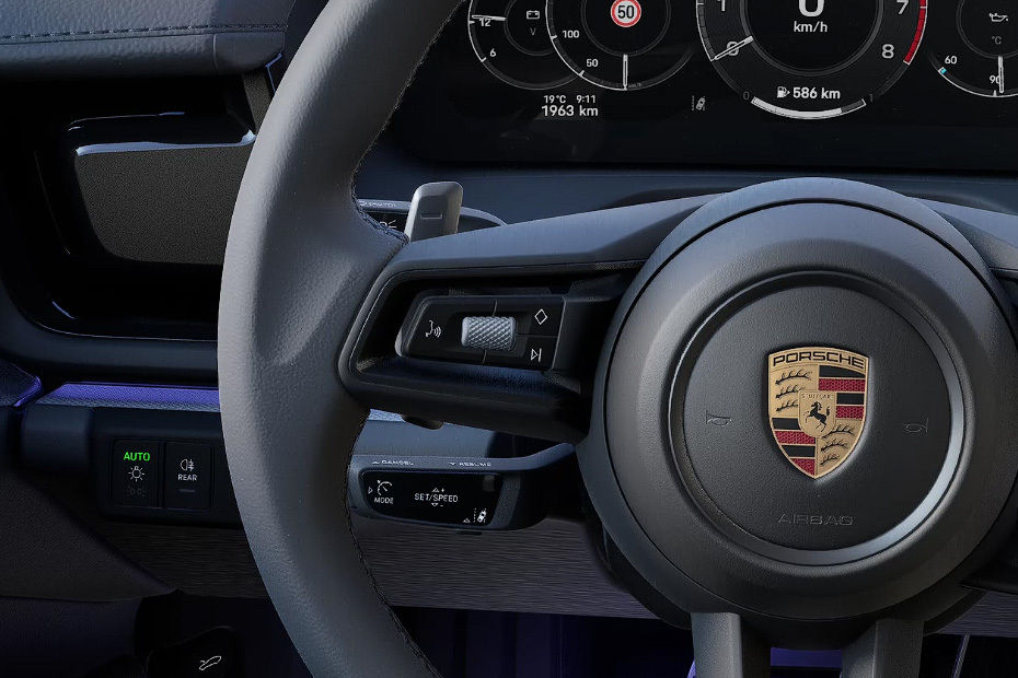 بورش باناميرا Multi Function Steering