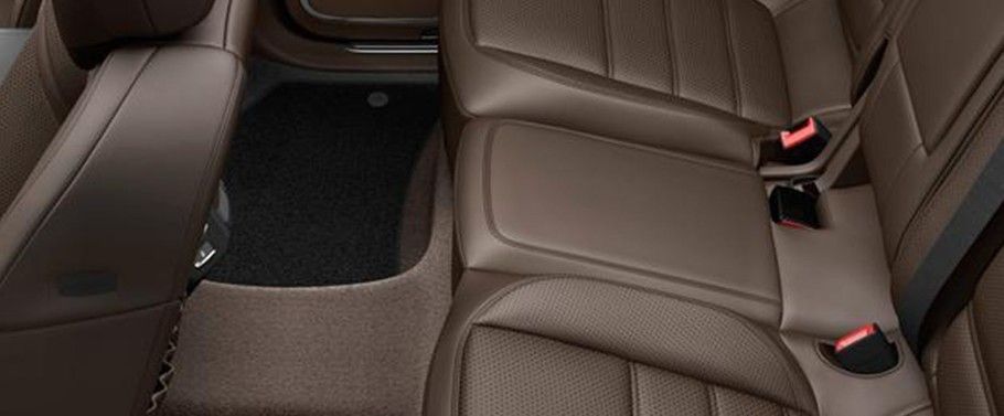 بورش Cayenne Turbo Rear Seats بورش Cayenne Turbo Rear Seats