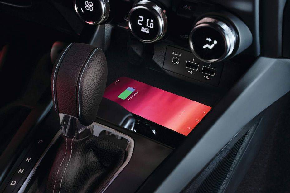 Power Accessories Outlet View of Renault Arkana Power Accessories Outlet View of Renault Arkana