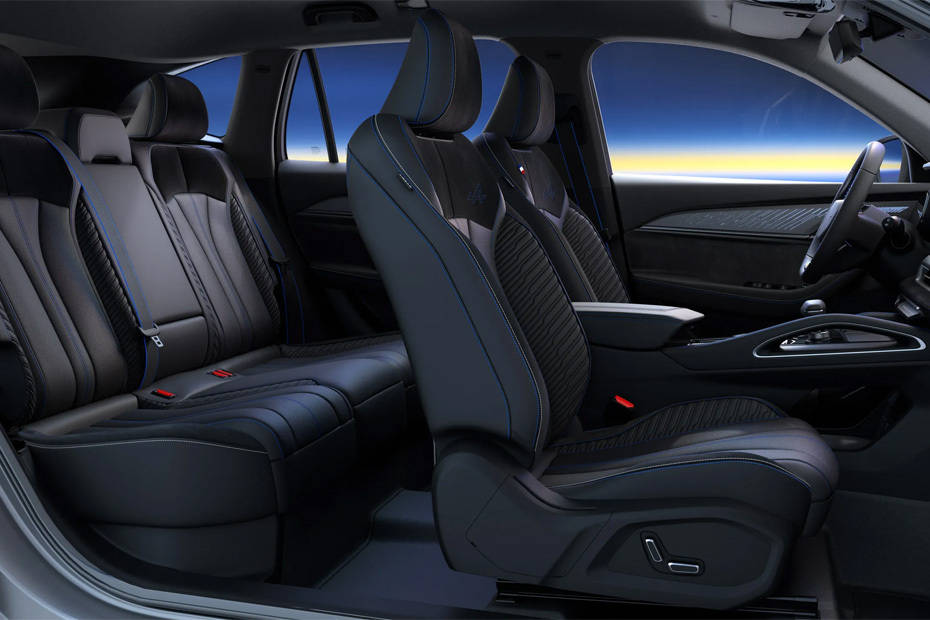 رينو كوليوس Front And Rear Seats Together رينو كوليوس Front And Rear Seats Together