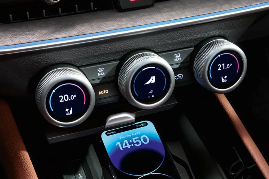 Front AC Controls of سكودا سوبرب واجن