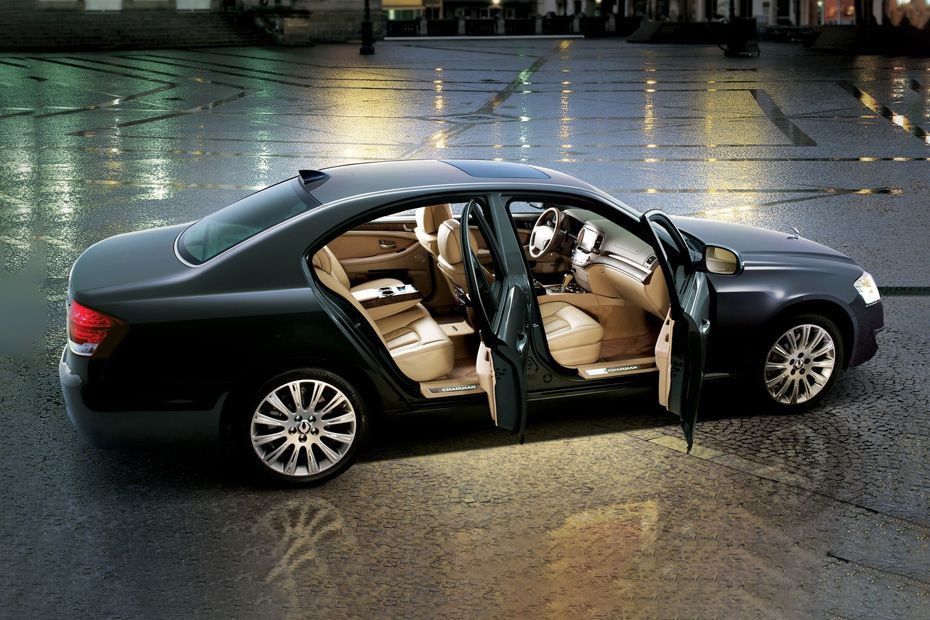 سانج يونج Chairman W Driver's Side View Door Open سانج يونج Chairman W Driver's Side View Door Open