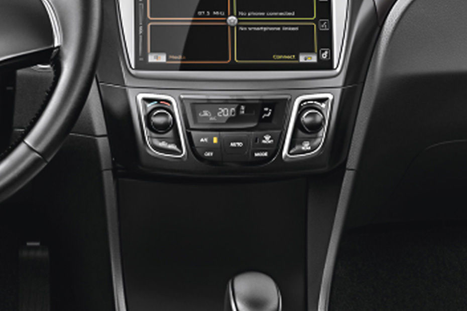 Front AC Controls of Suzuki Ciaz