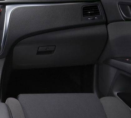 Suzuki Kizashi Glove Box Suzuki Kizashi Glove Box