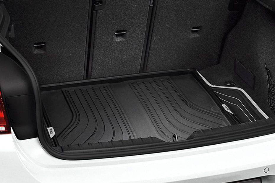 Storage Closer View of بي إم دبليو 1 Series 5 Door Storage Closer View of بي إم دبليو 1 Series 5 Door