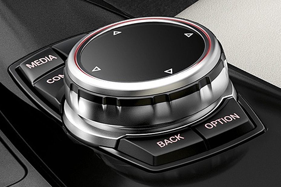 Center Controls of BMW 3 Series Sedan Center Controls of BMW 3 Series Sedan