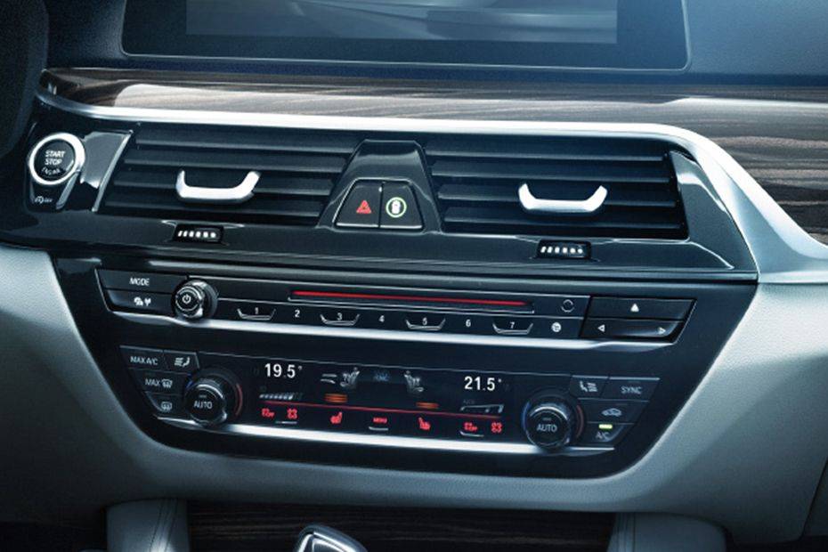 Side AC Controls of BMW 5 Series Sedan Side AC Controls of BMW 5 Series Sedan