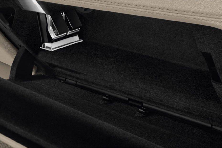 BMW 7 Series Sedan Glove Box Open BMW 7 Series Sedan Glove Box Open